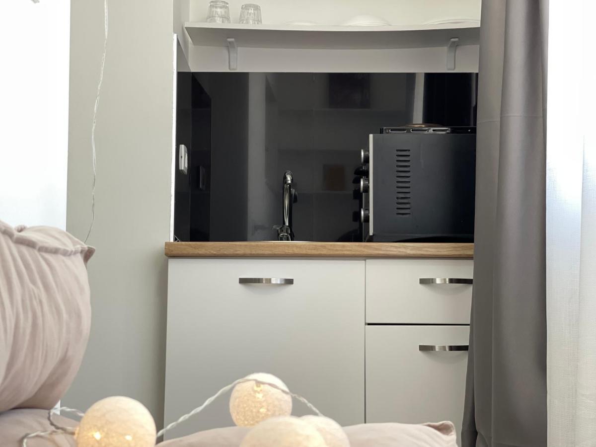 Central Studio Apartments Тирана Экстерьер фото
