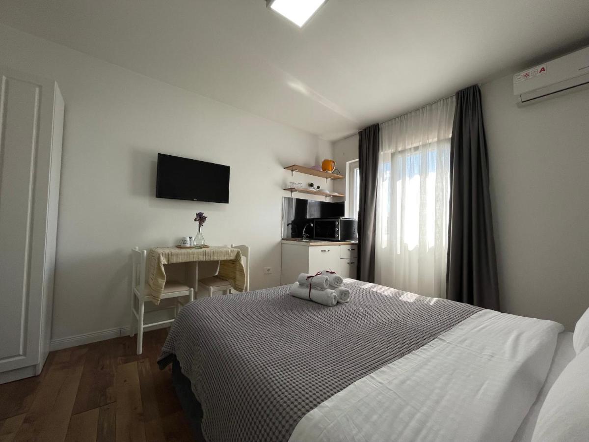 Central Studio Apartments Тирана Экстерьер фото