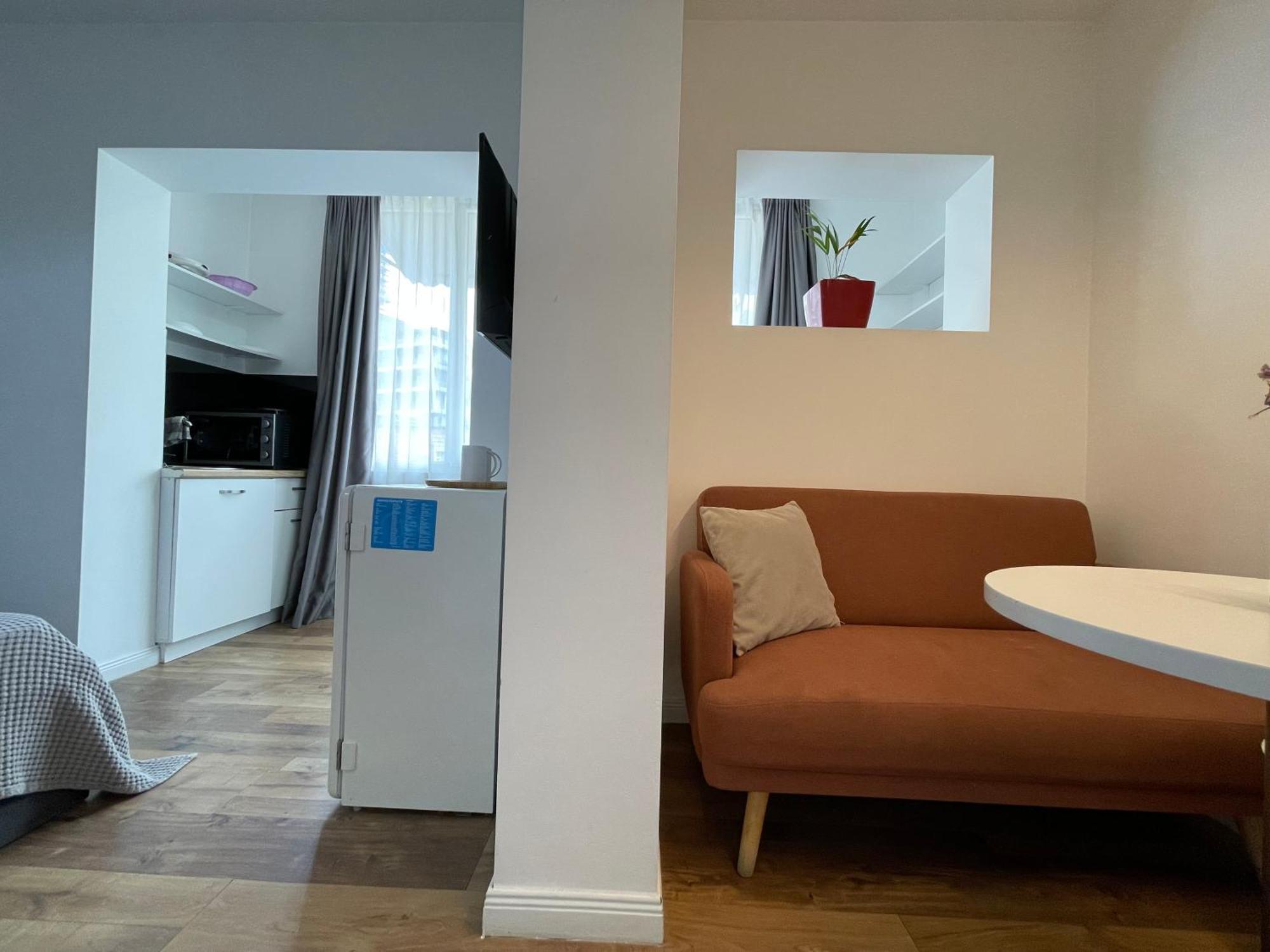 Central Studio Apartments Тирана Экстерьер фото